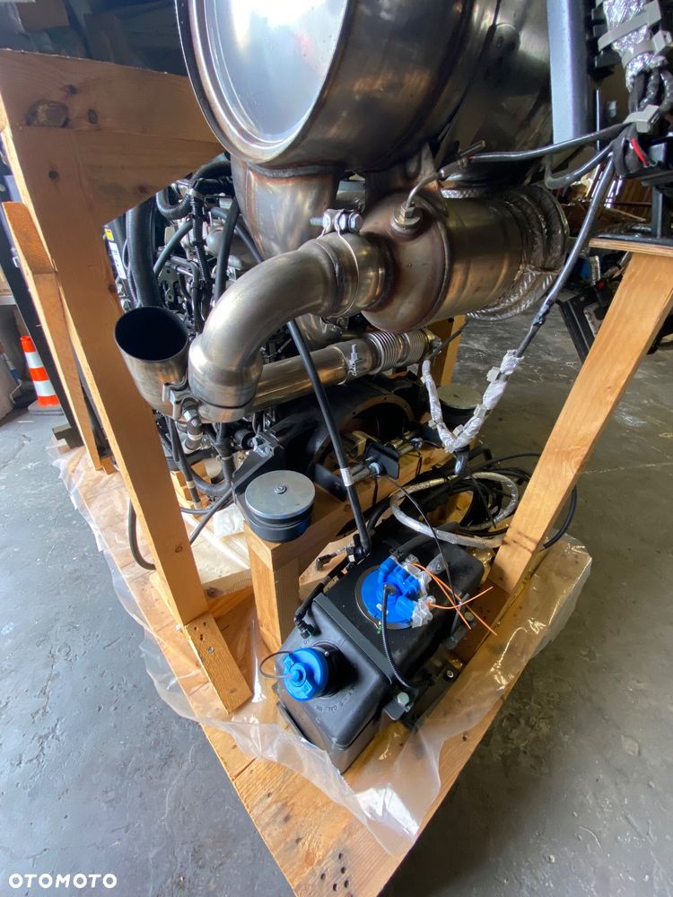 Silnik Perkins DOOSAN Dx165 - 5