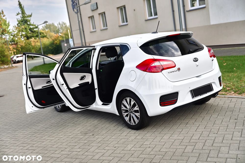 Kia Ceed 1.6 CRDi 136 ISG Dream Team Edition - 19