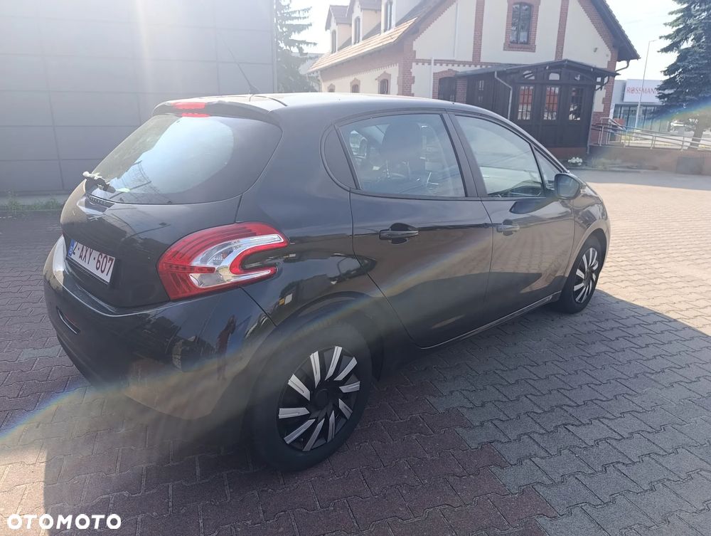 Peugeot 208 82 VTI Allure - 24