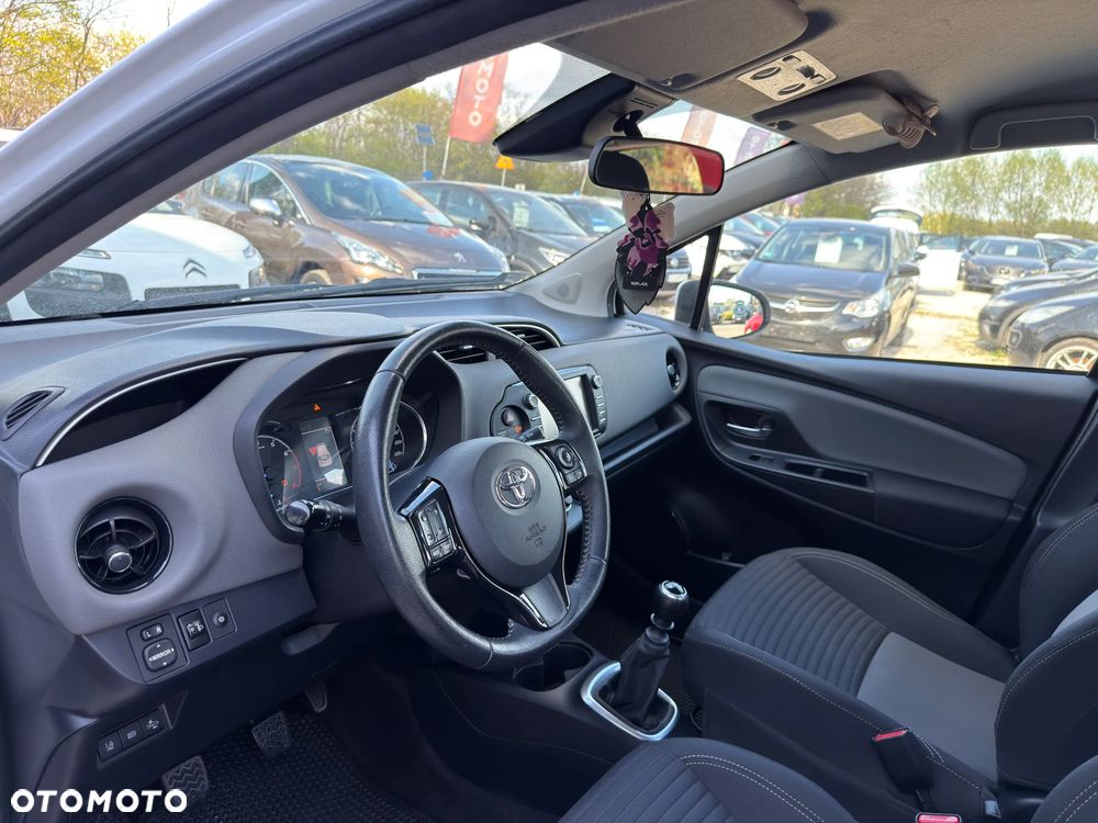 Toyota Yaris 1.5 Premium CVT - 26