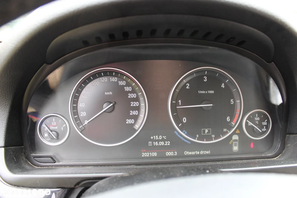 BMW Seria 5 520d Sport Line - 13