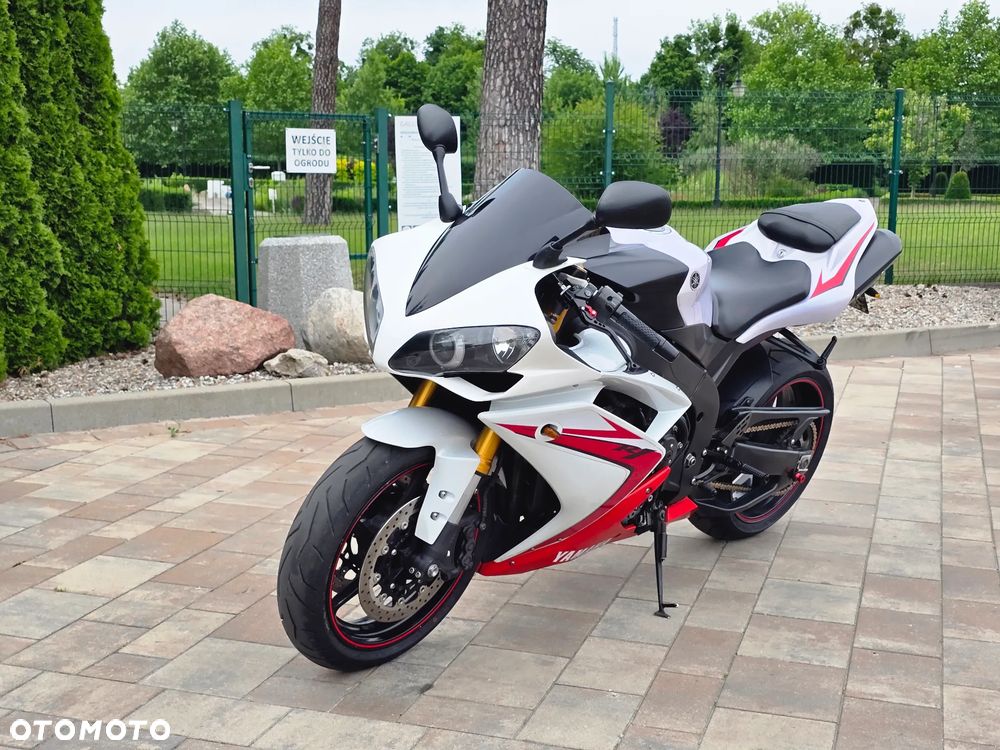 Yamaha R1 - 13