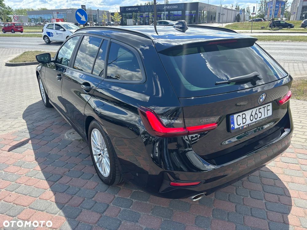BMW Seria 3 320e - 32