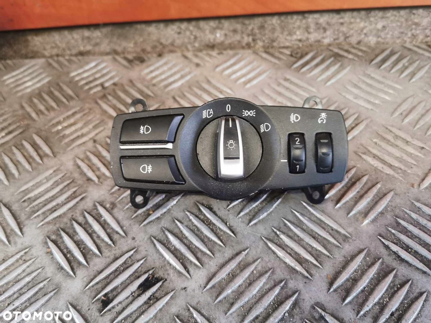 WŁĄCZNIK ŚWIATEŁ BMW F10/F11 OE 9192746 - 1