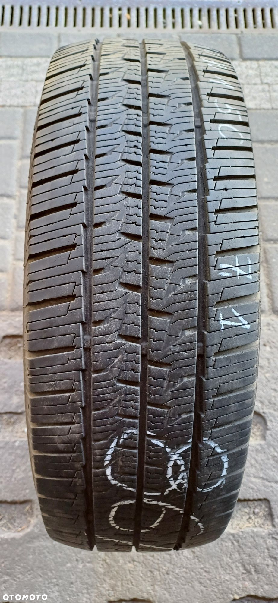 CONTINENTAL 215/70R15C 109/107R , pojedyńcza opona wielosezonowa . - 2