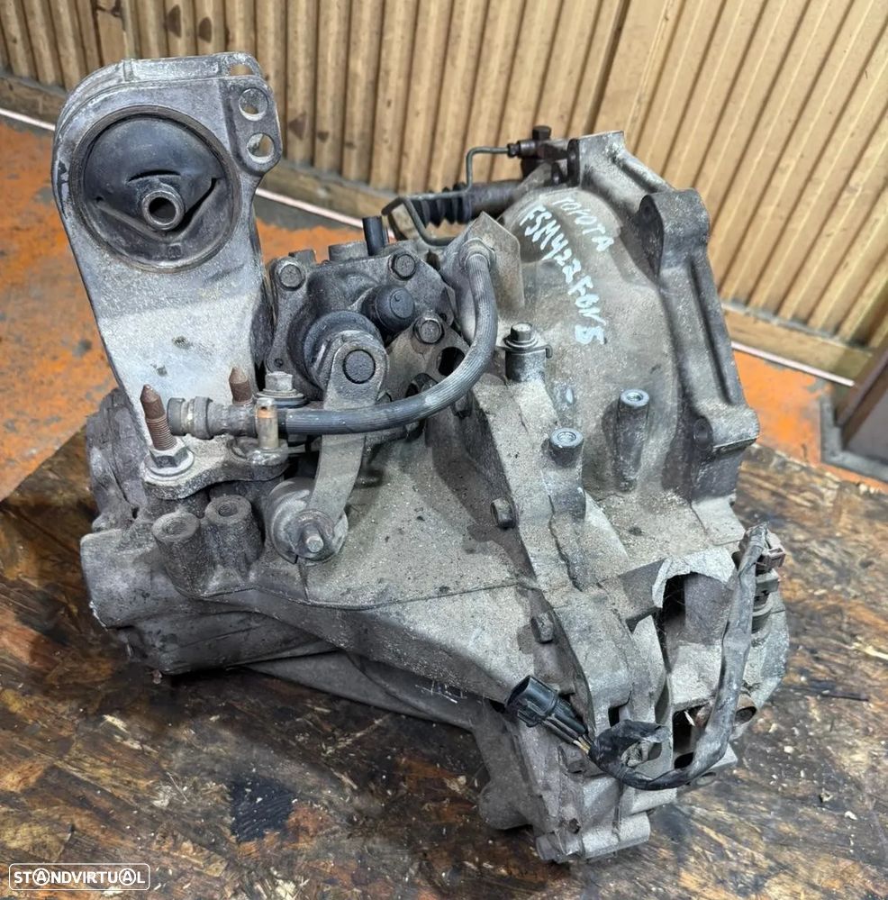 Caixa de Velocidades Mitsubishi Galant VI 2.0TD Ref: F5M422F6N5 - 2