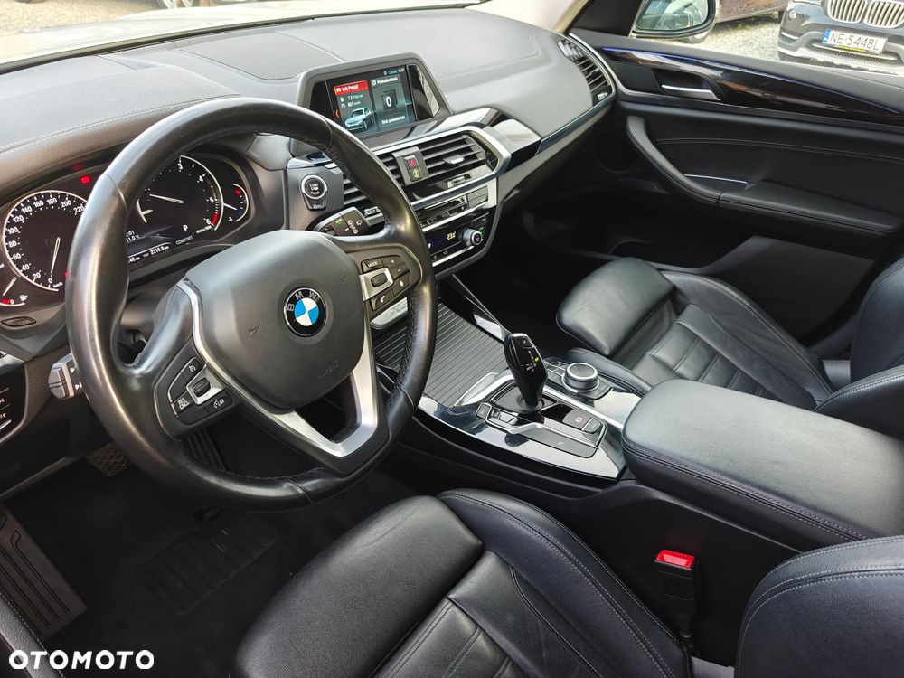 BMW X3 sDrive18d Luxury Line - 12