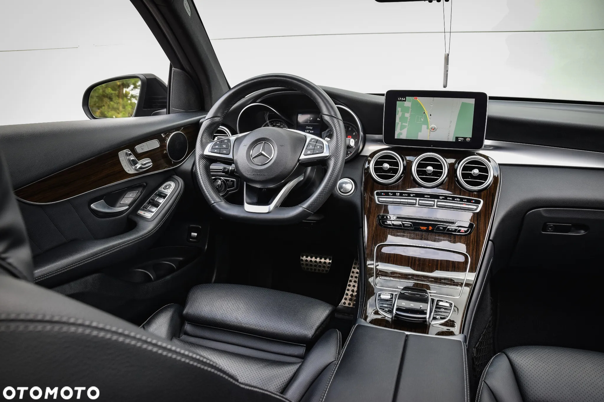 Mercedes-Benz GLC 300 4Matic 9G-TRONIC AMG Line - 30