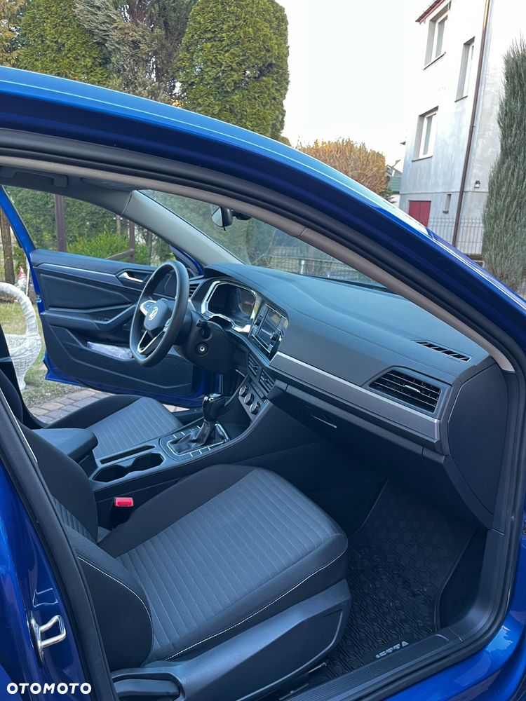 Volkswagen Jetta - 4