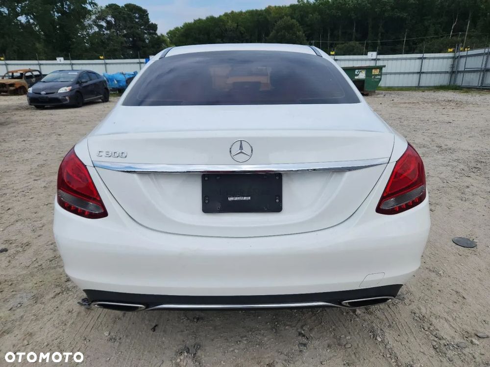 Mercedes-Benz Klasa C 300 9G-TRONIC - 6