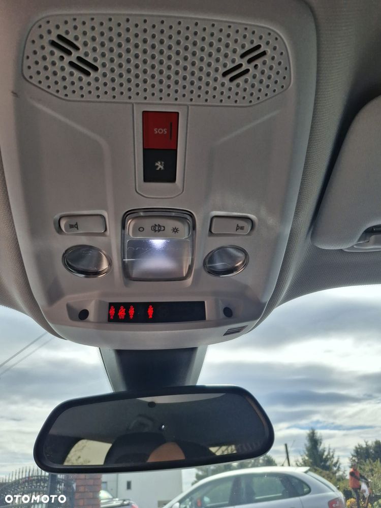 Peugeot 2008 1.2 PureTech Allure Pack S&S - 20