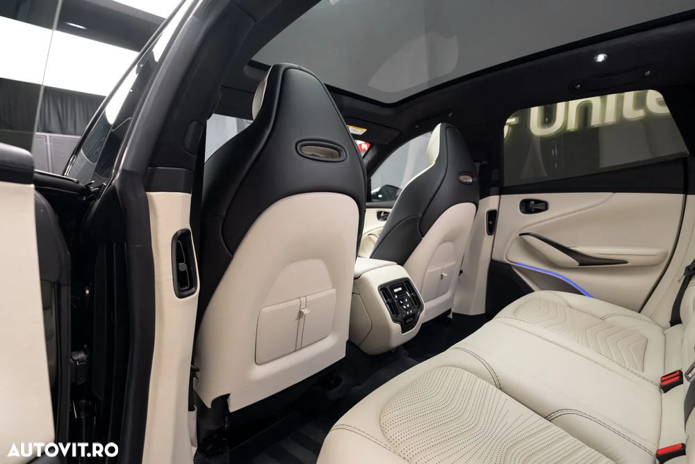 Aston Martin DBX - 28