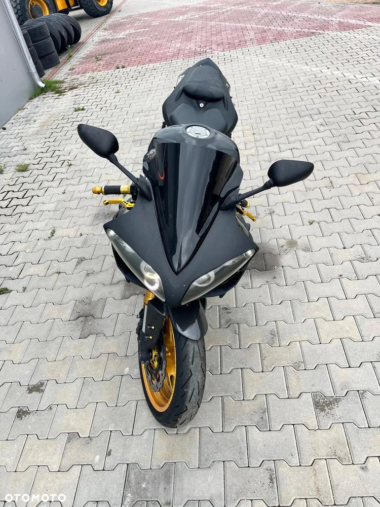 Yamaha R1 - 7