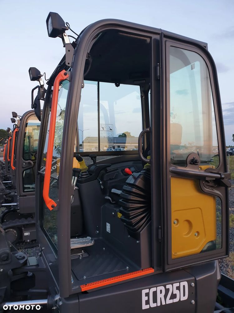 Volvo ECR25D NOWA DOSTĘPNA OD RĘKI, SZYBKOZŁĄCZE, DŁUGIE RAMIĘ, OBRÓT W OBRYSIE - 6