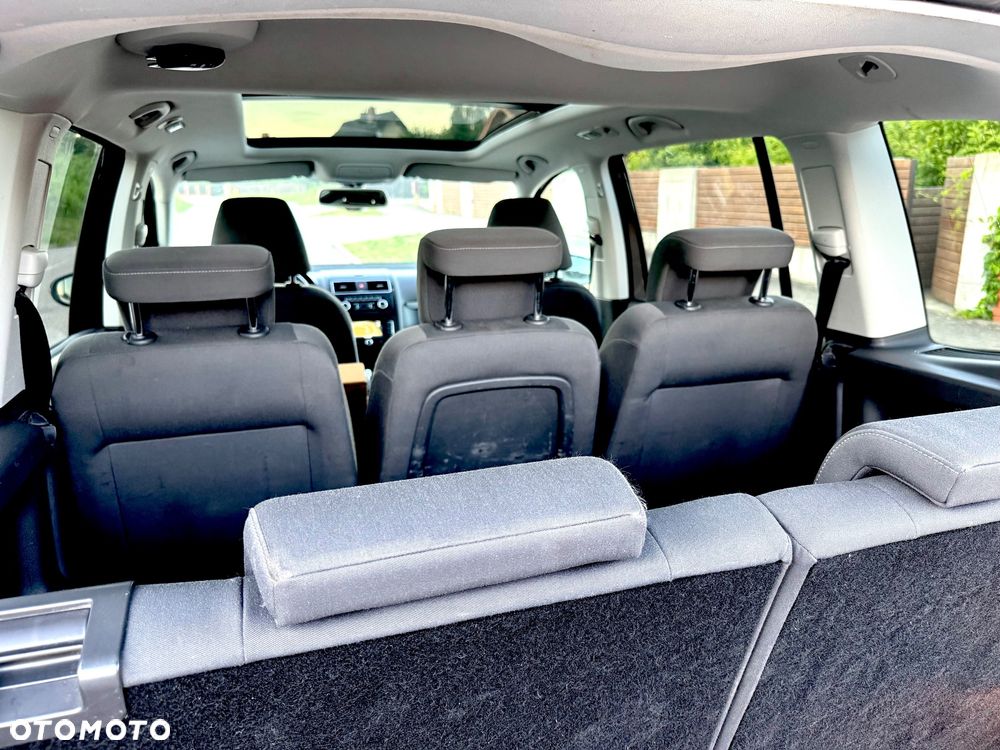 Volkswagen Touran - 19