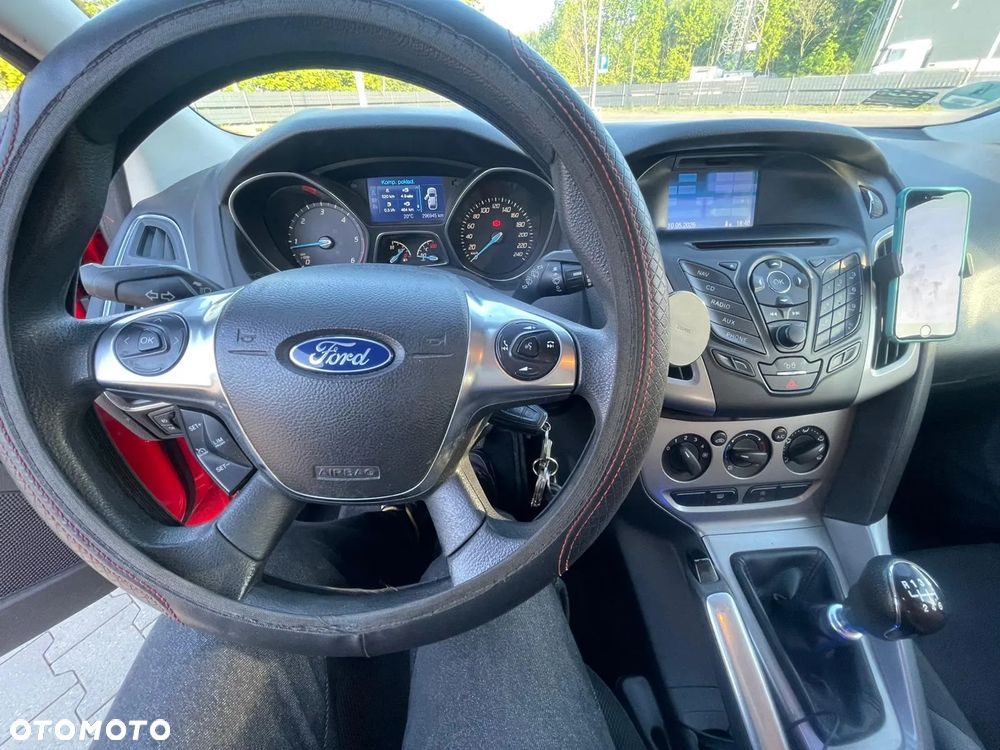 Ford Focus ver-1-6-tdci-dpf-start--stopp--system-sync-edition - 13
