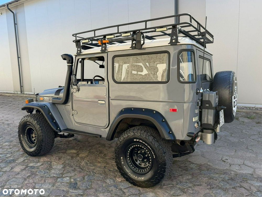 Toyota FJ - 4