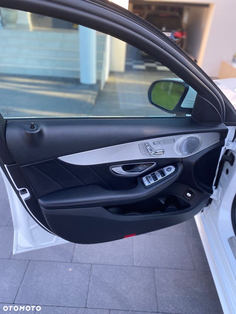 Mercedes-Benz Klasa C 300 T 9G-TRONIC AMG Line - 17
