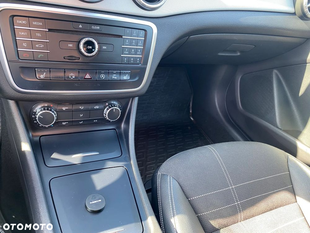 Mercedes-Benz CLA Shooting Brake 180 7G-DCT - 20