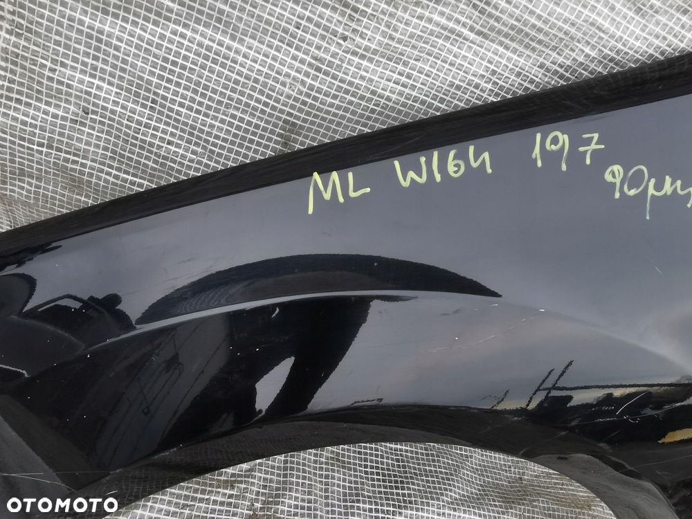 MERCEDES ML W164 05-11 BŁOTNIK PRZEDNI LEWY PRZÓD KOD LAKIERU 197 - 4