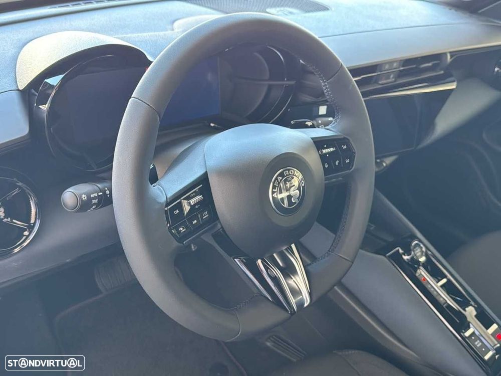 Alfa Romeo Junior 1.2 eDCT6 - 16