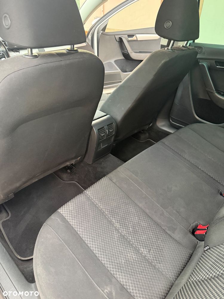 Volkswagen Passat 1.6 TDI Comfortline - 9