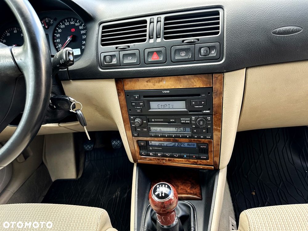 Volkswagen Bora Variant 2.3 V5 - 6