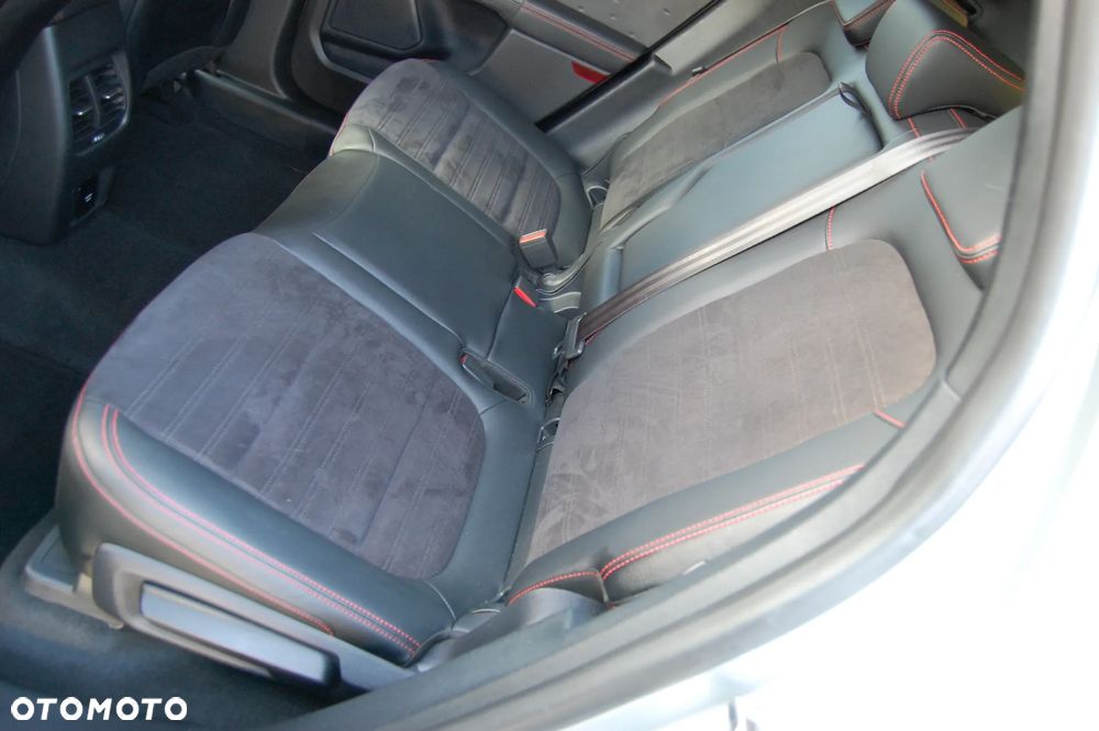 Ford Kuga 2.0 EcoBlue 4x4 ST-LINE X - 27