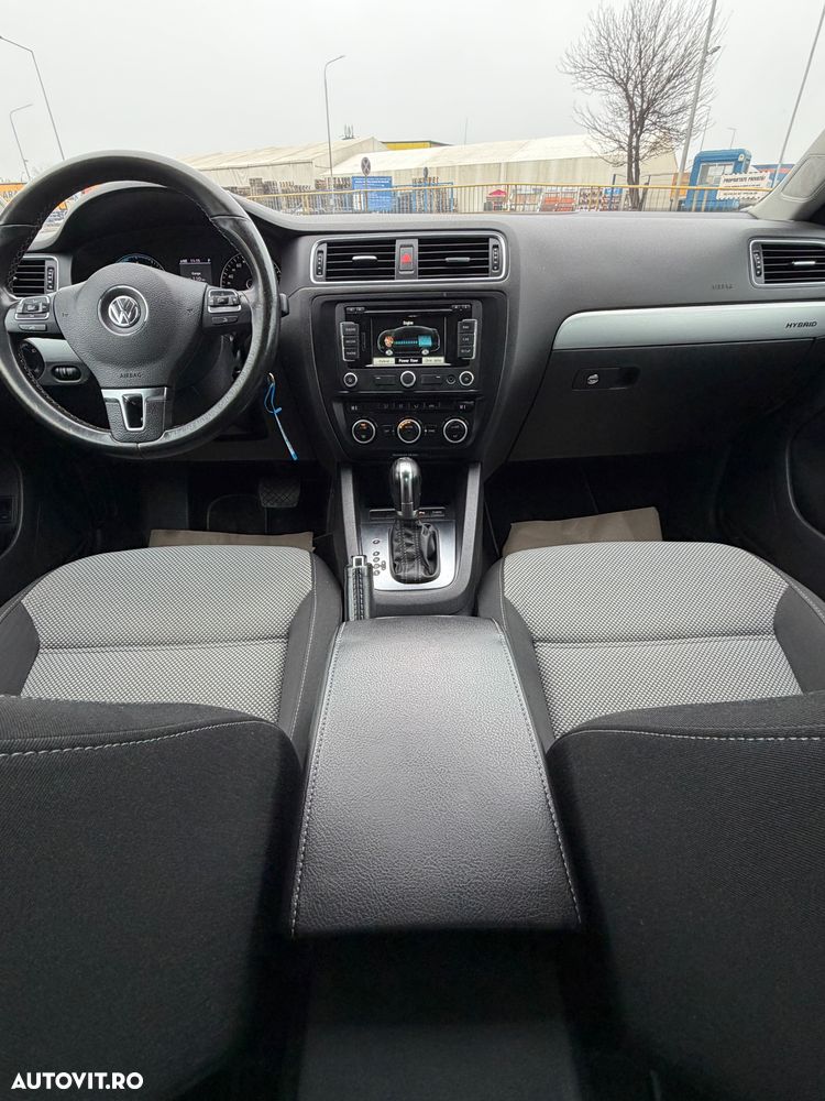 Volkswagen Jetta - 17