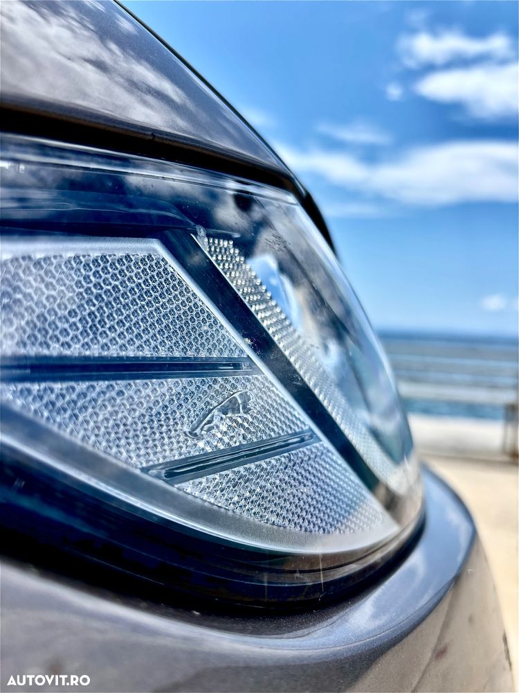 Jaguar F-Pace 20d AWD Portfolio - 37
