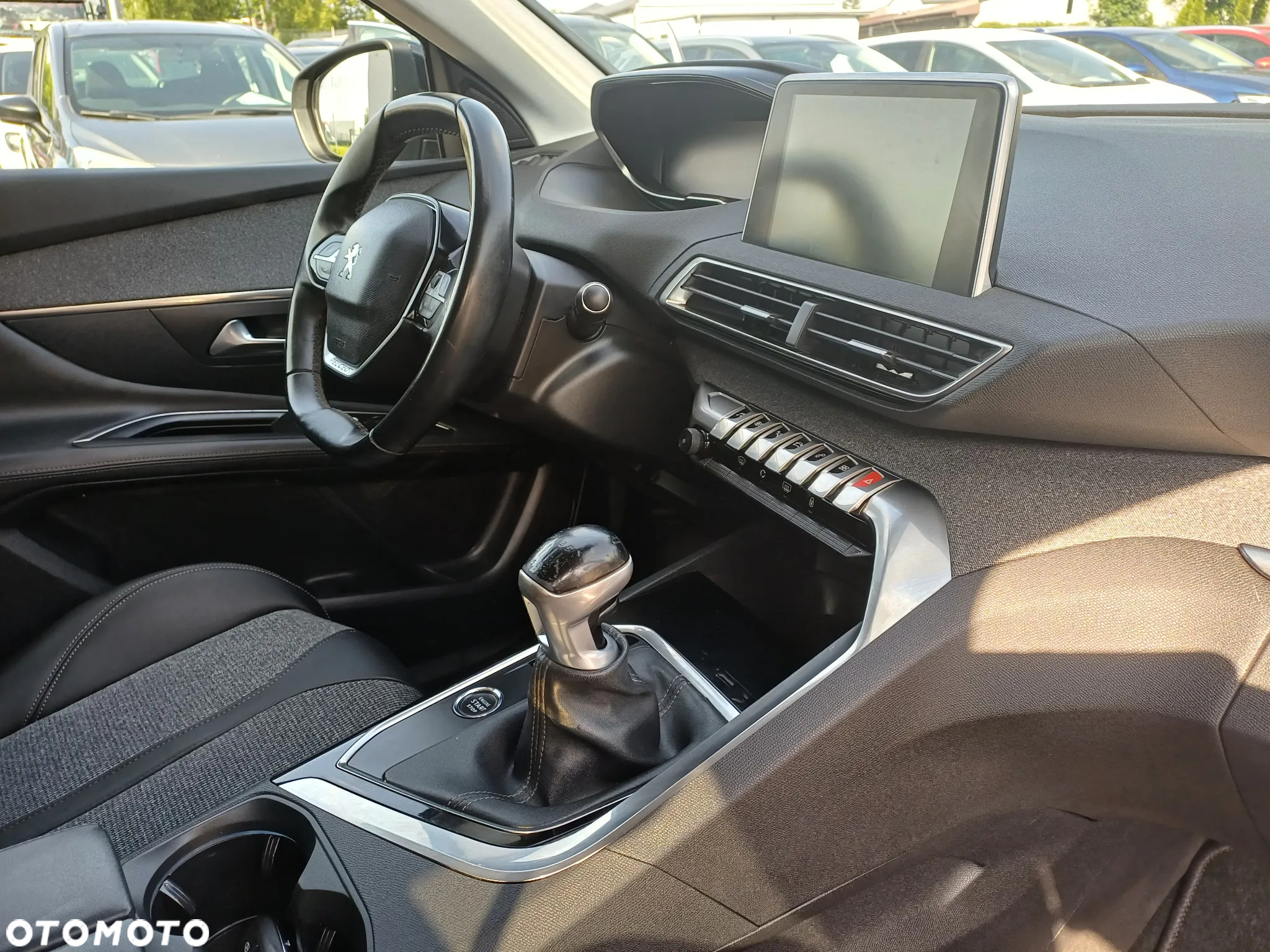 Peugeot 3008 1.2 PureTech Allure S&S - 10