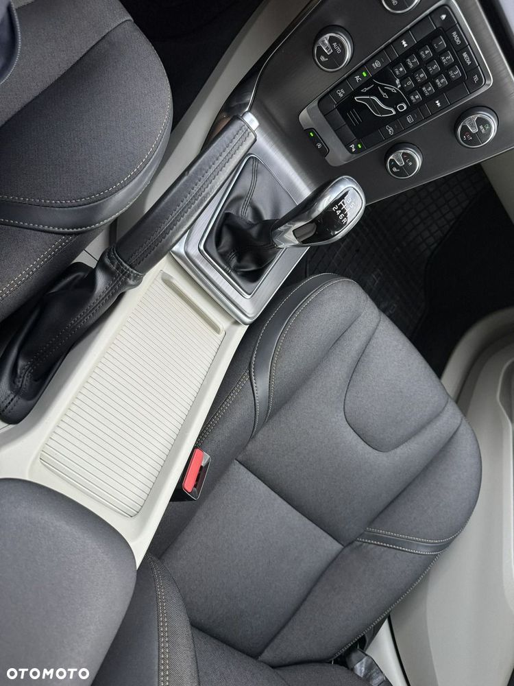 Volvo V40 Cross Country - 24