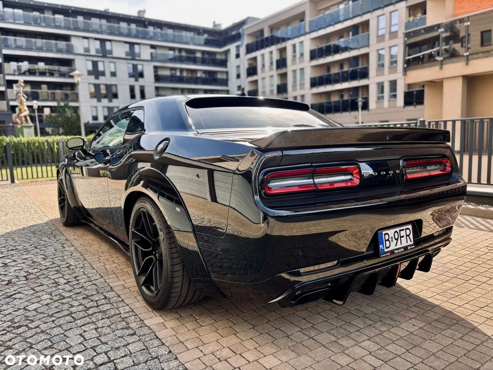 Dodge Challenger - 11
