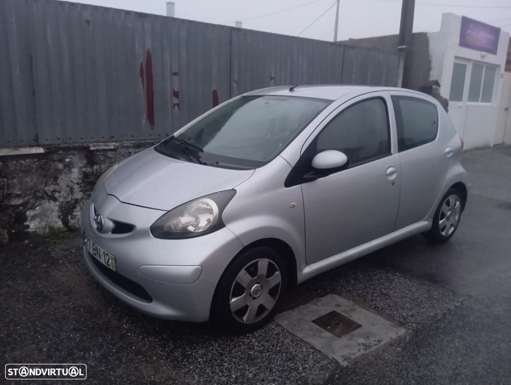 Toyota Aygo 1.0 Plus - 2