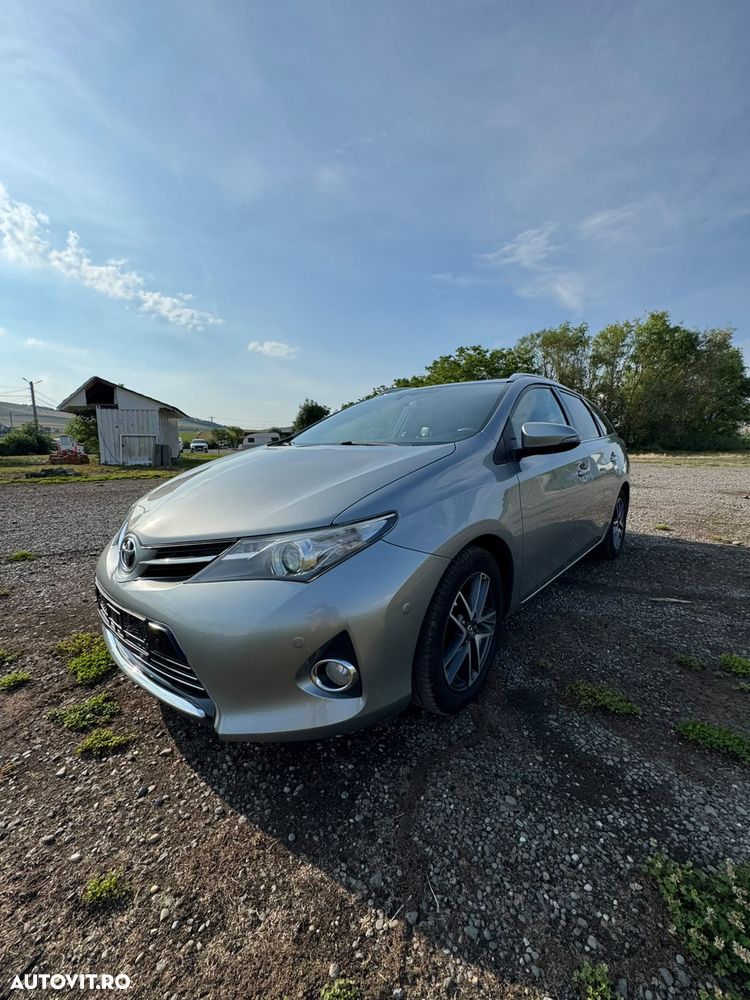 Toyota Auris 2.0 L D-4D Stop&Start Luna - 2