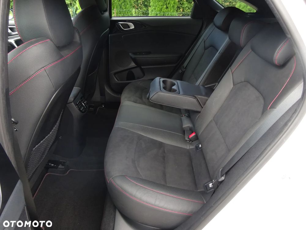 Kia ProCeed 1.6 T-GDI GT DCT - 6