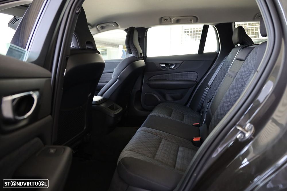 Volvo V60 2.0 B4 Momentum Geartronic - 7