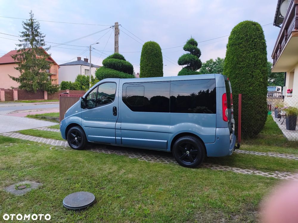 Renault Trafic Grand Passenger Black Edition - 4