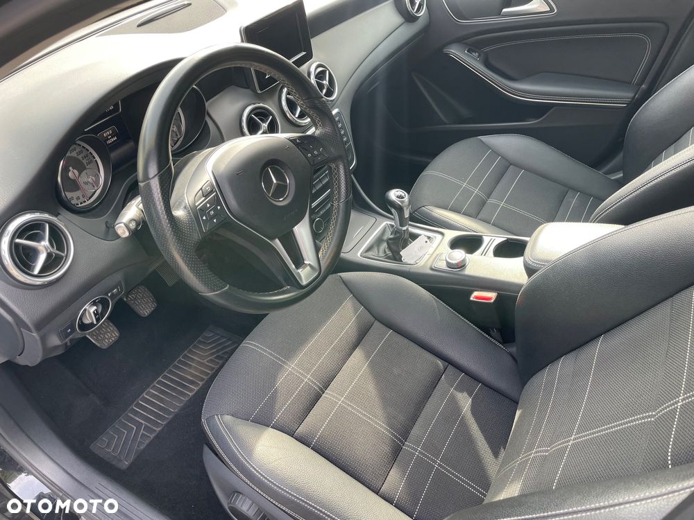 Mercedes-Benz GLA 200 - 12