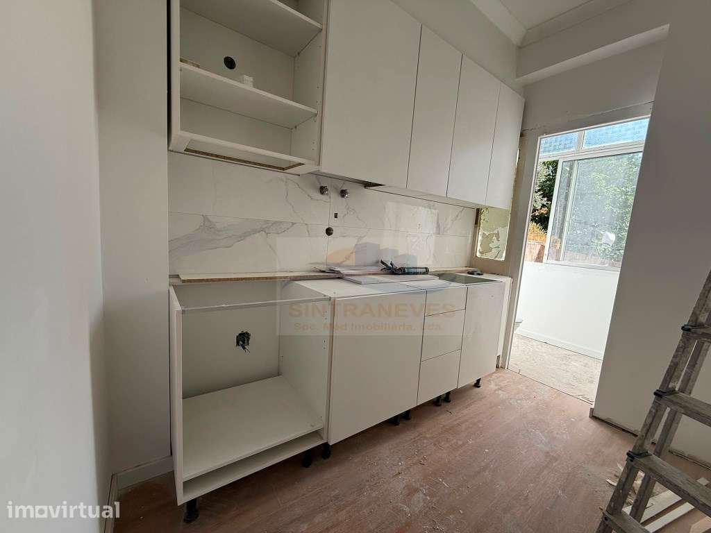 Apartamento T2 na Pontinha com varanda totalmente remodelado - Grande imagem: 3/15