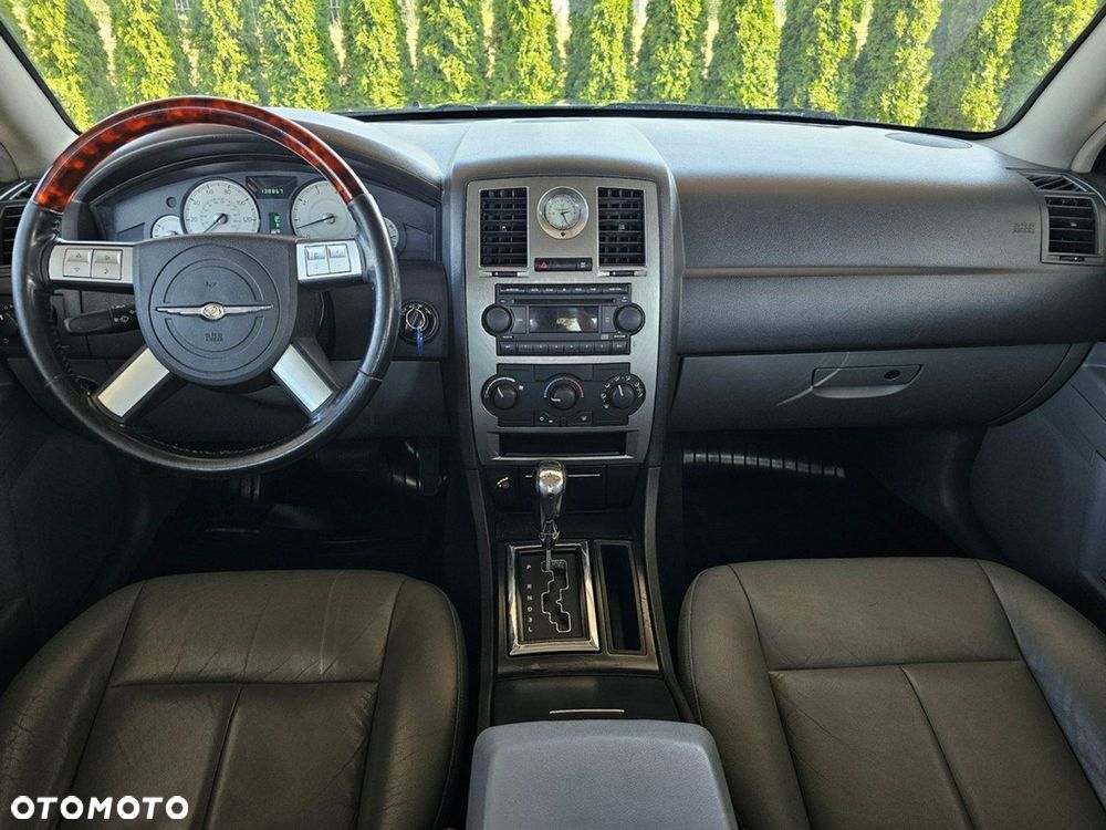 Chrysler 300C - 16