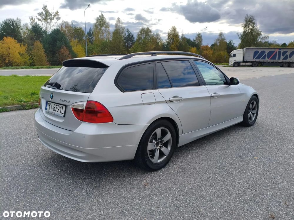 BMW Seria 3 320d DPF Touring - 15