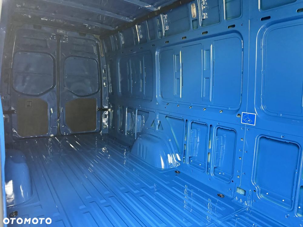 Mercedes-Benz Sprinter - 9
