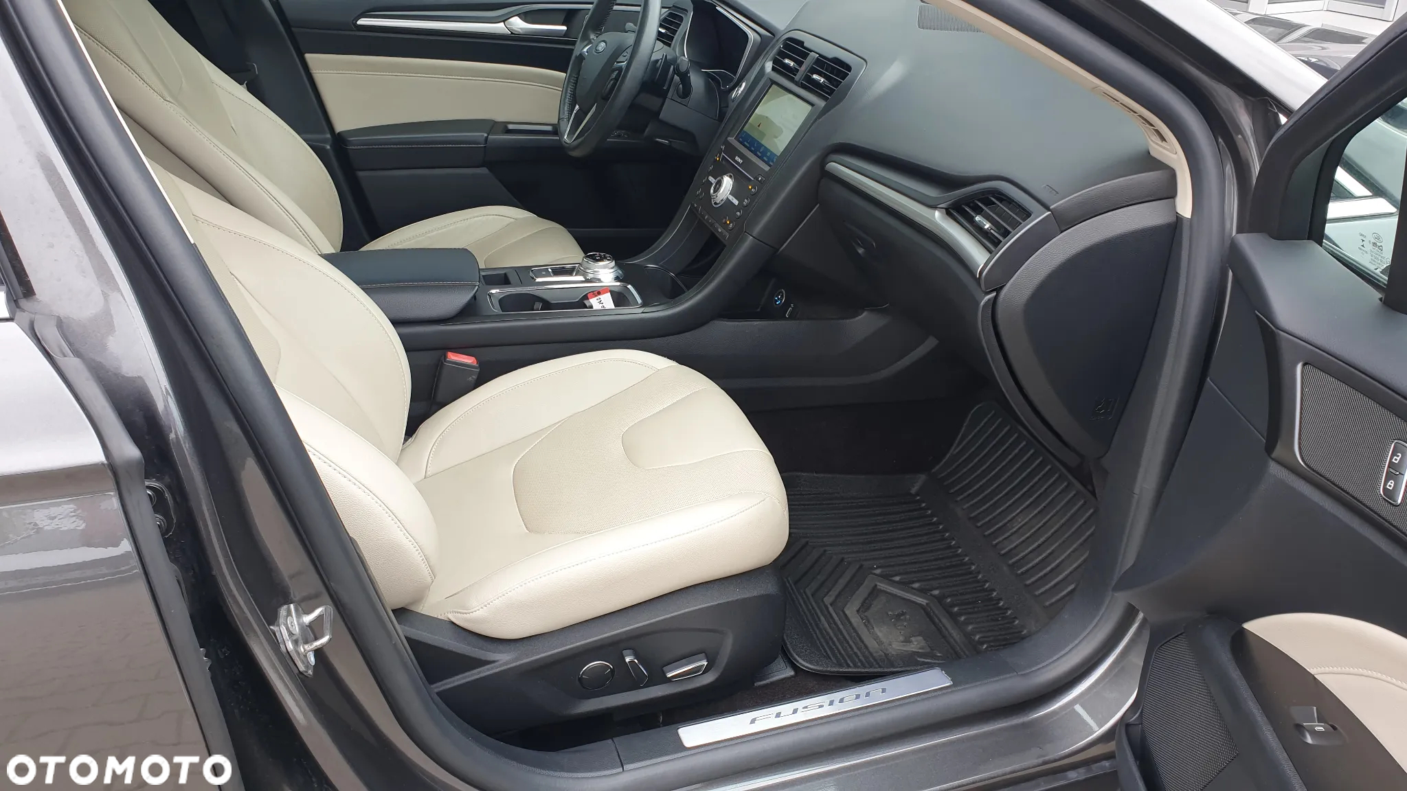 Ford Fusion 2.0 EcoBoost Titanium - 15