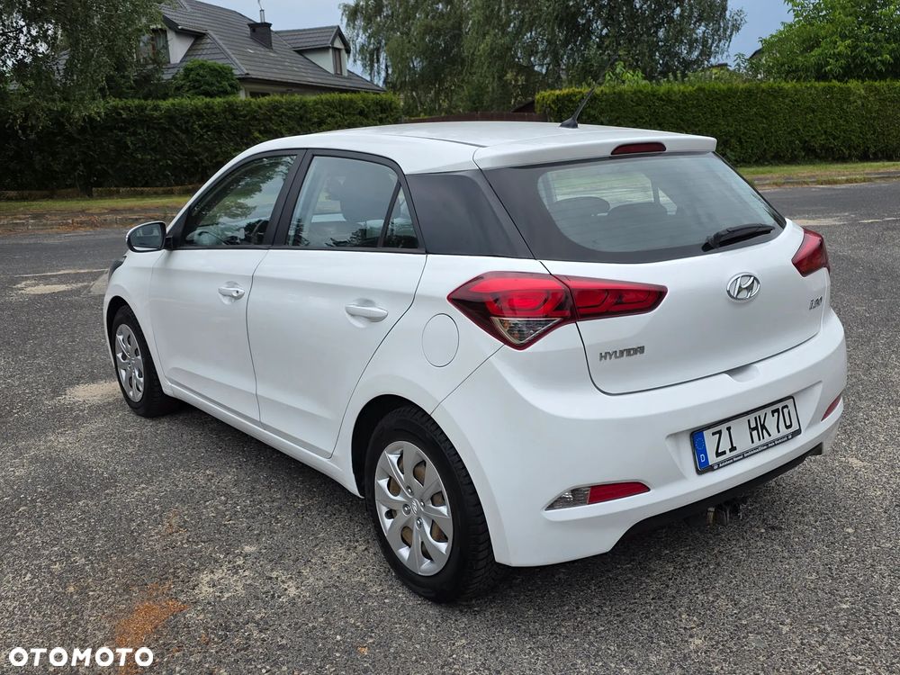 Hyundai i20 blue 1.2 Trend - 5