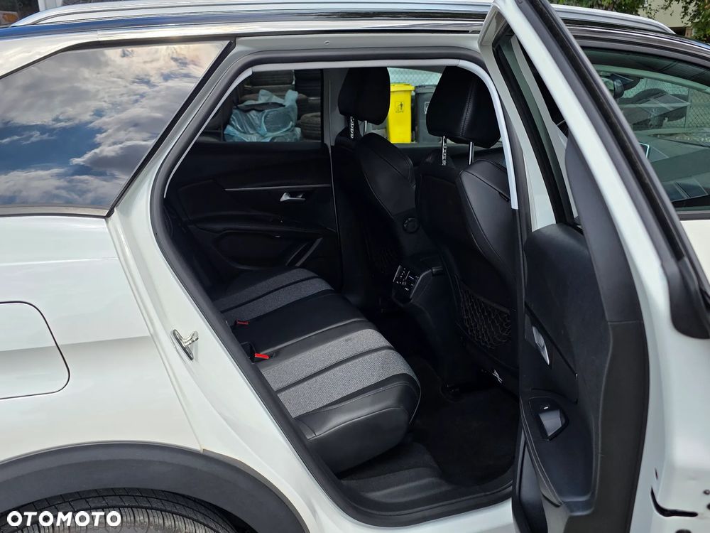Peugeot 3008 1.5 BlueHDi Allure S&S EAT8 - 17