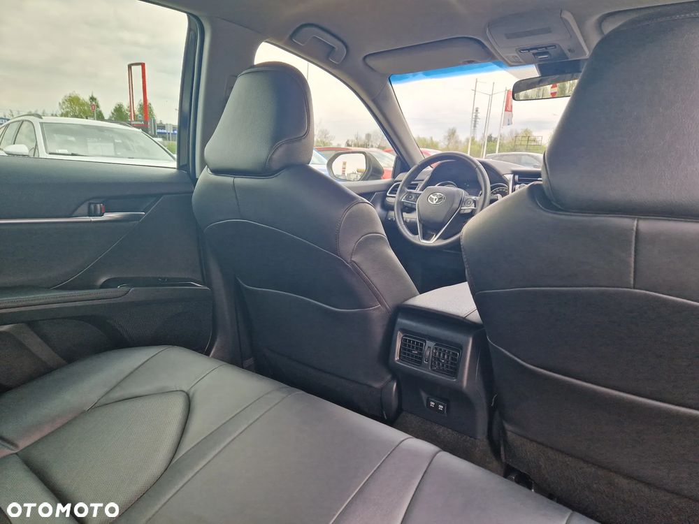 Toyota Camry Luxury - 29