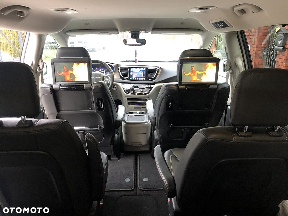 Chrysler Pacifica - 23