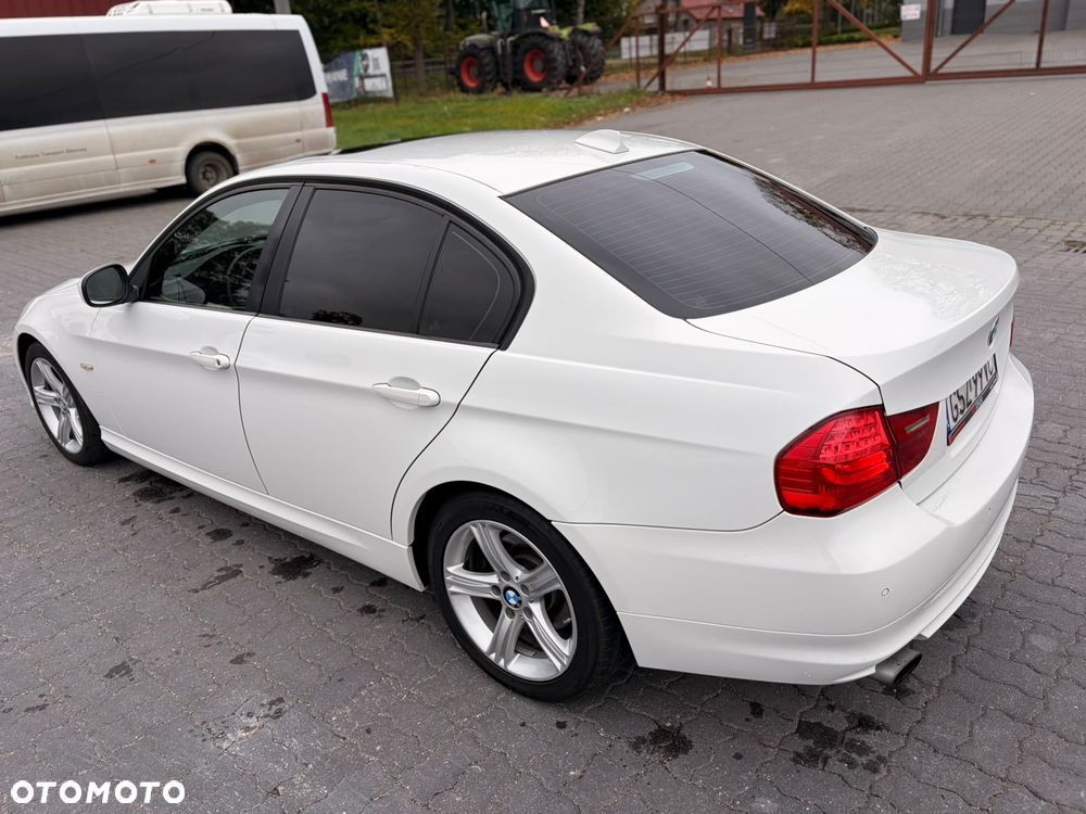 BMW Seria 3 320i - 17