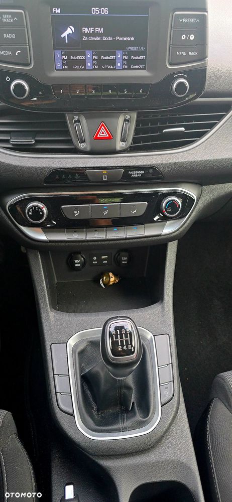 Hyundai i30 1.4 Premiere Comfort - 23